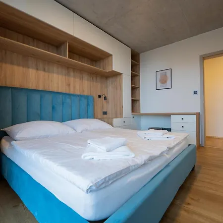 Jestřábí S Výhledem Na Lipno, Klidná Lokalita * Černá v Pošumaví